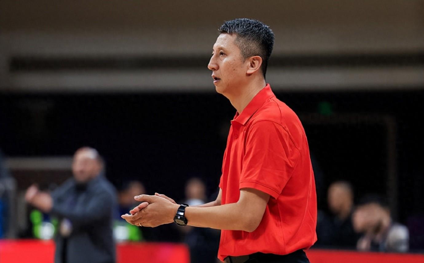 包含球员们在场上奋勇拼搏，全力以赴争夺胜利！的词条