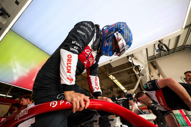 开云官网-包含红牛车队逆转梅赛德斯，周冠宇扛起全队的词条