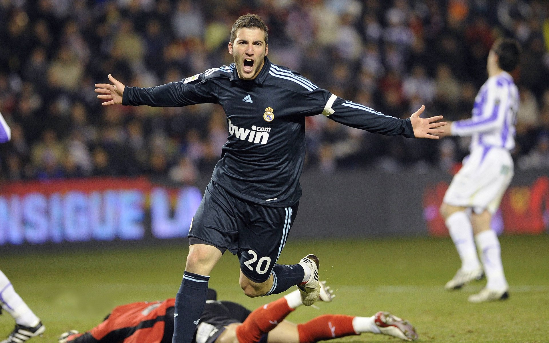 开云体育中国官网-欧冠淘汰赛之夜，拉文持续制造杀伤