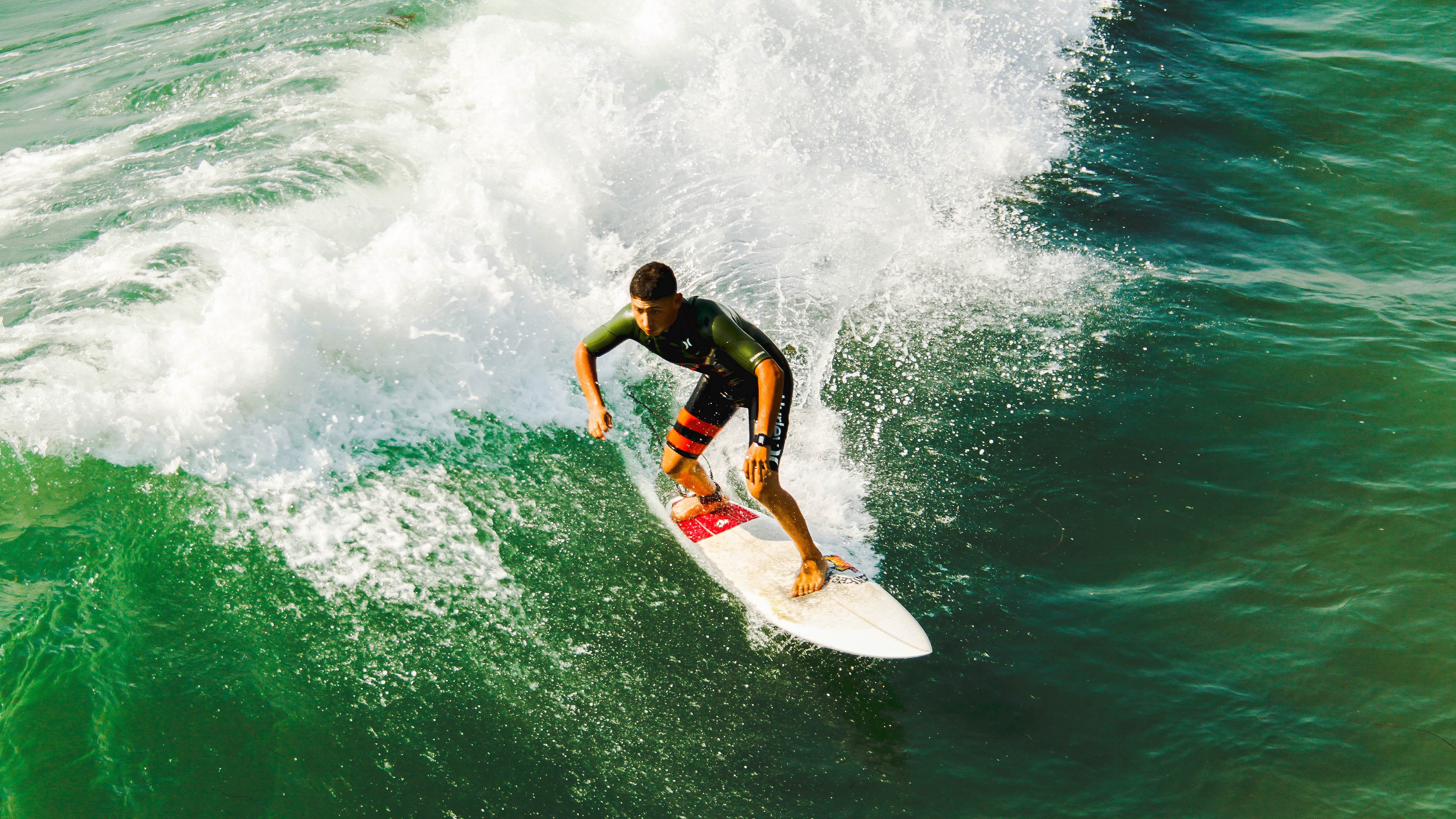 赛道上的独舞者，帕尔默在F1街道赛之夜的攻防统治