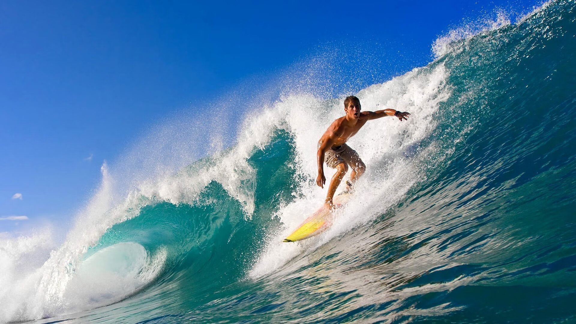 红牛二队轻取迈凯伦，维斯塔潘点燃赛场，一场颠覆预期的F1之战