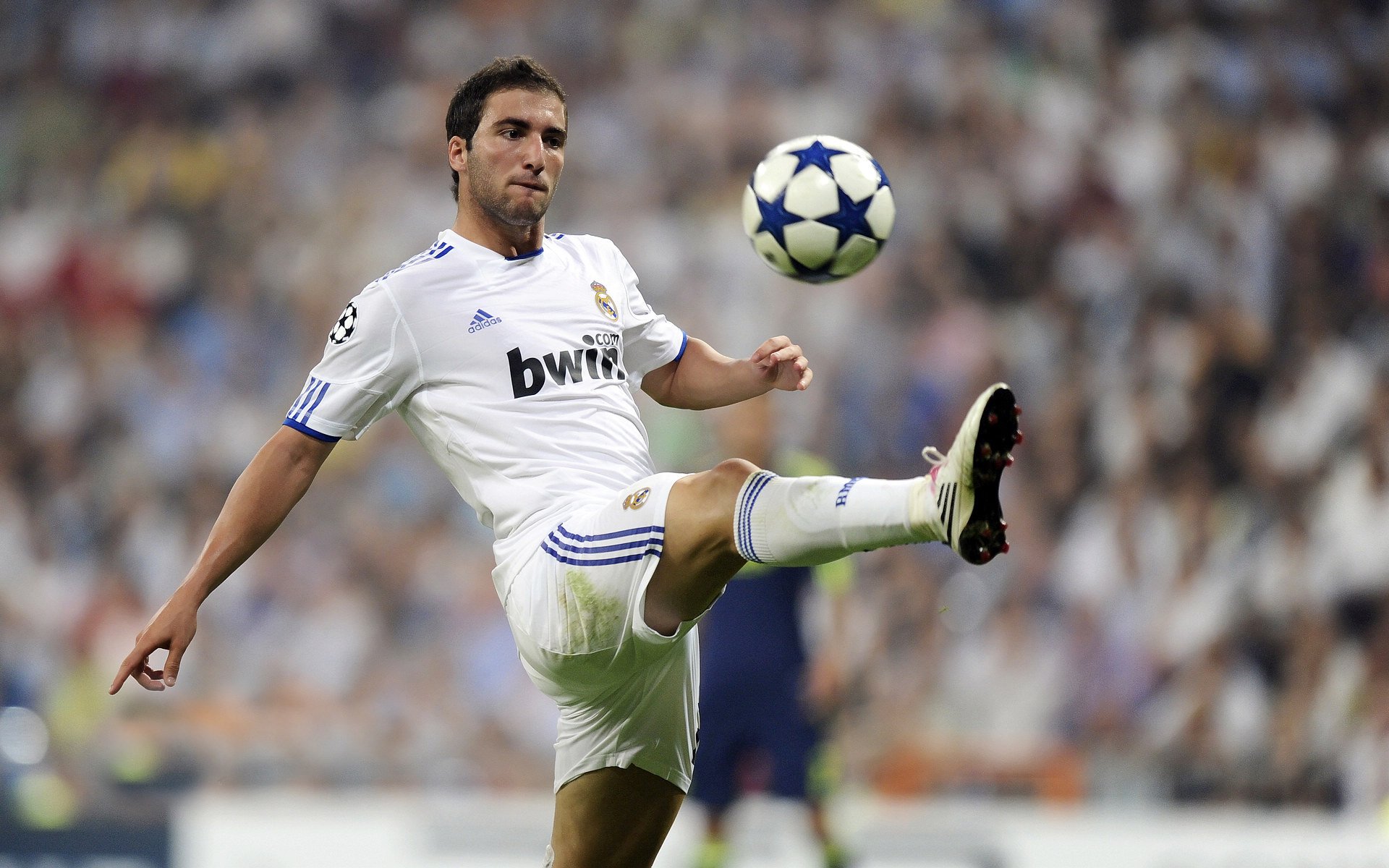 那一刻，马来之虎撕裂长夜，辛杜绝杀下的亚洲杯经典战